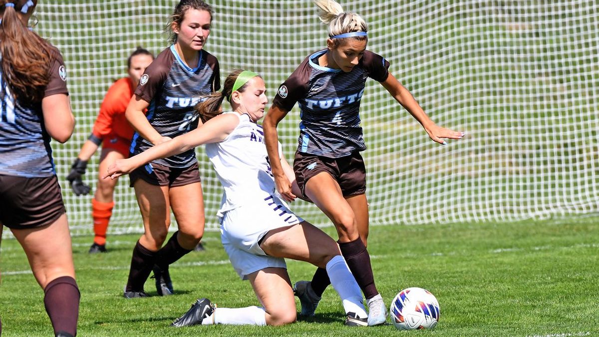 Women’s Soccer Falls to Tufts, Rallies To Dismantle Emerson