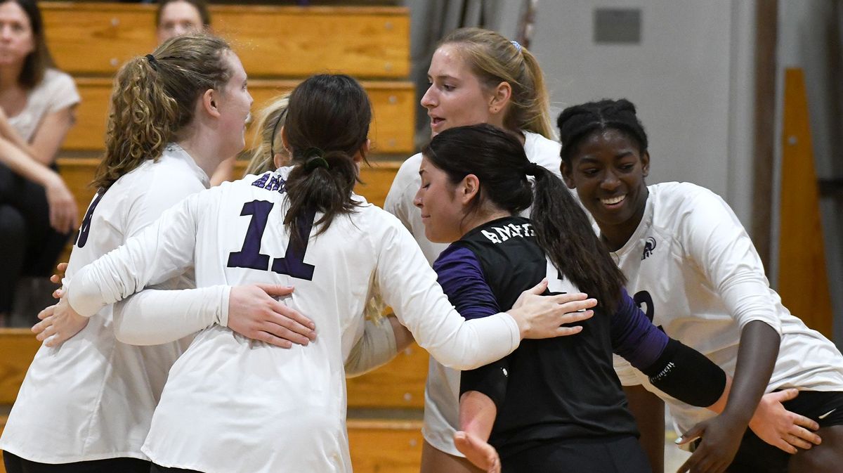 Volleyball Dominates Opening NESCAC Weekend