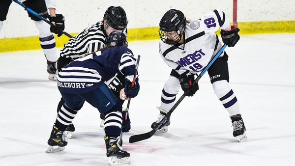 Women’s Hockey Falls Twice Against Middlebury