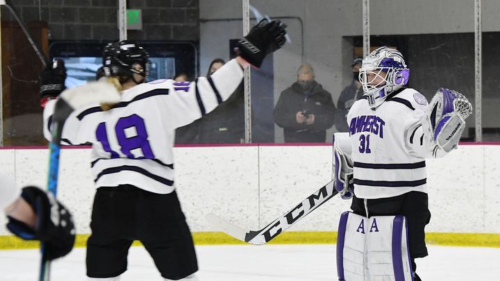 Women’s Hockey Qualifies for Conference Semis